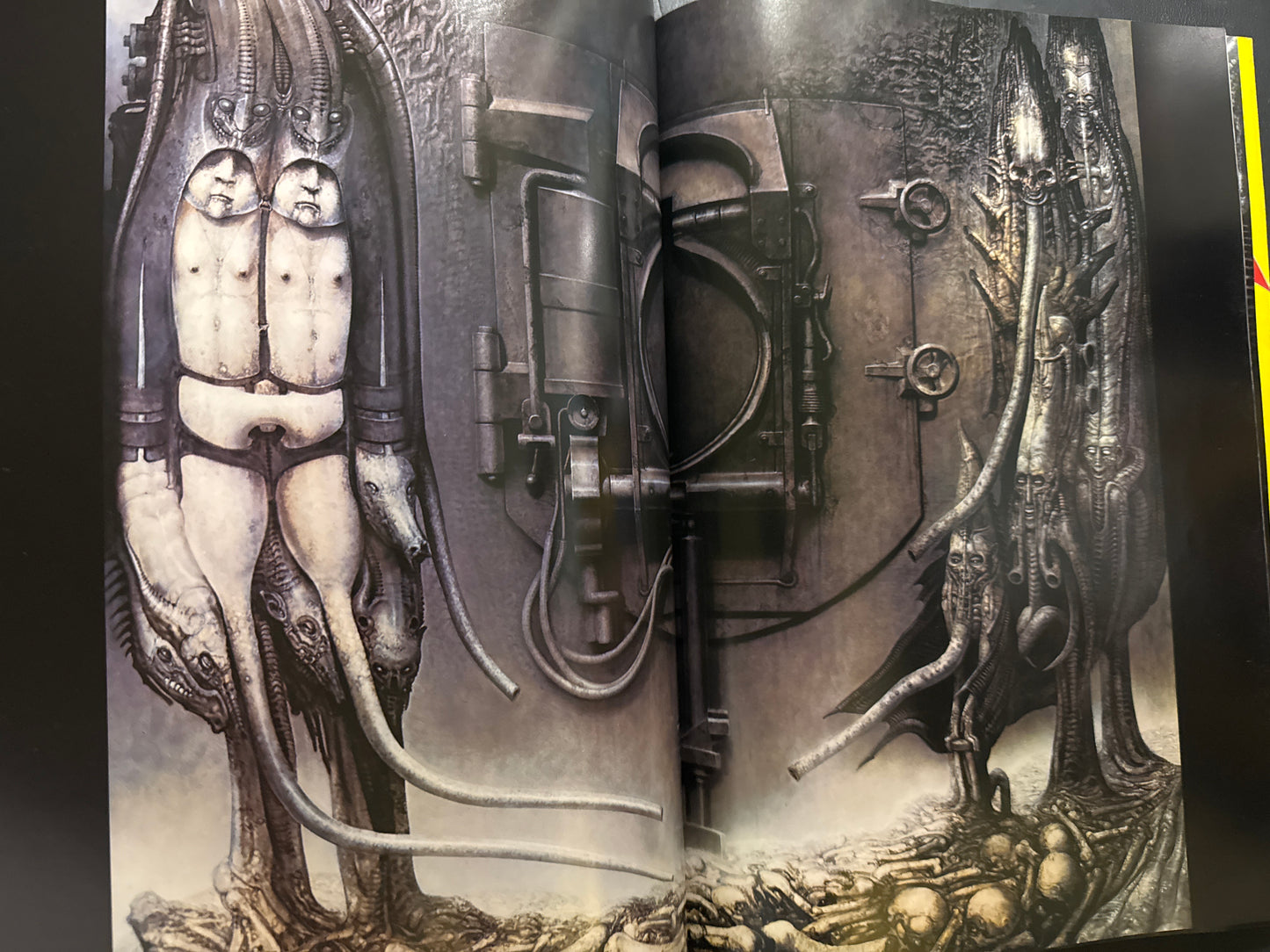 H.R.Giger's Necronomicon 1 (Japanese edition)