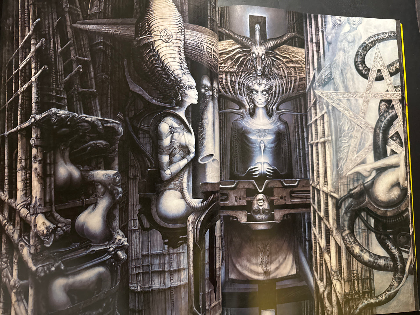 H.R.Giger's Necronomicon 1 (Japanese edition)