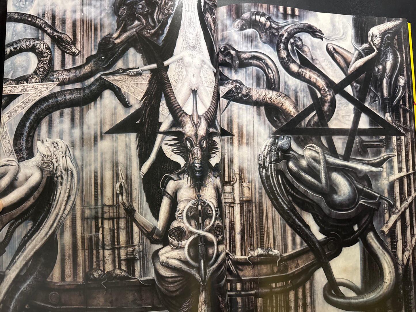H.R.Giger's Necronomicon 1 (Japanese edition)