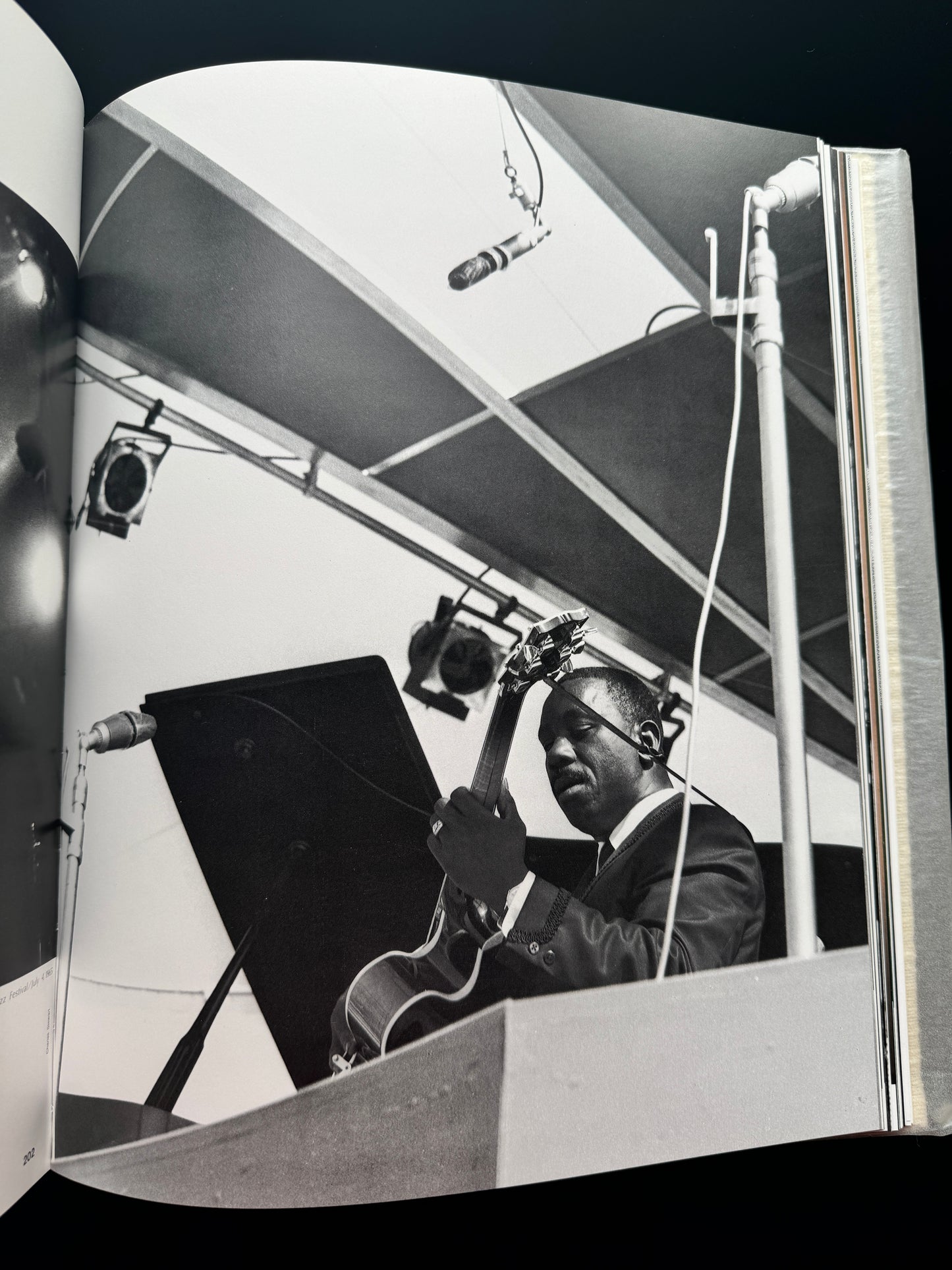 JAZZ GIANTS : VISIONS OF THE GREAT AMERICAN LEGEND